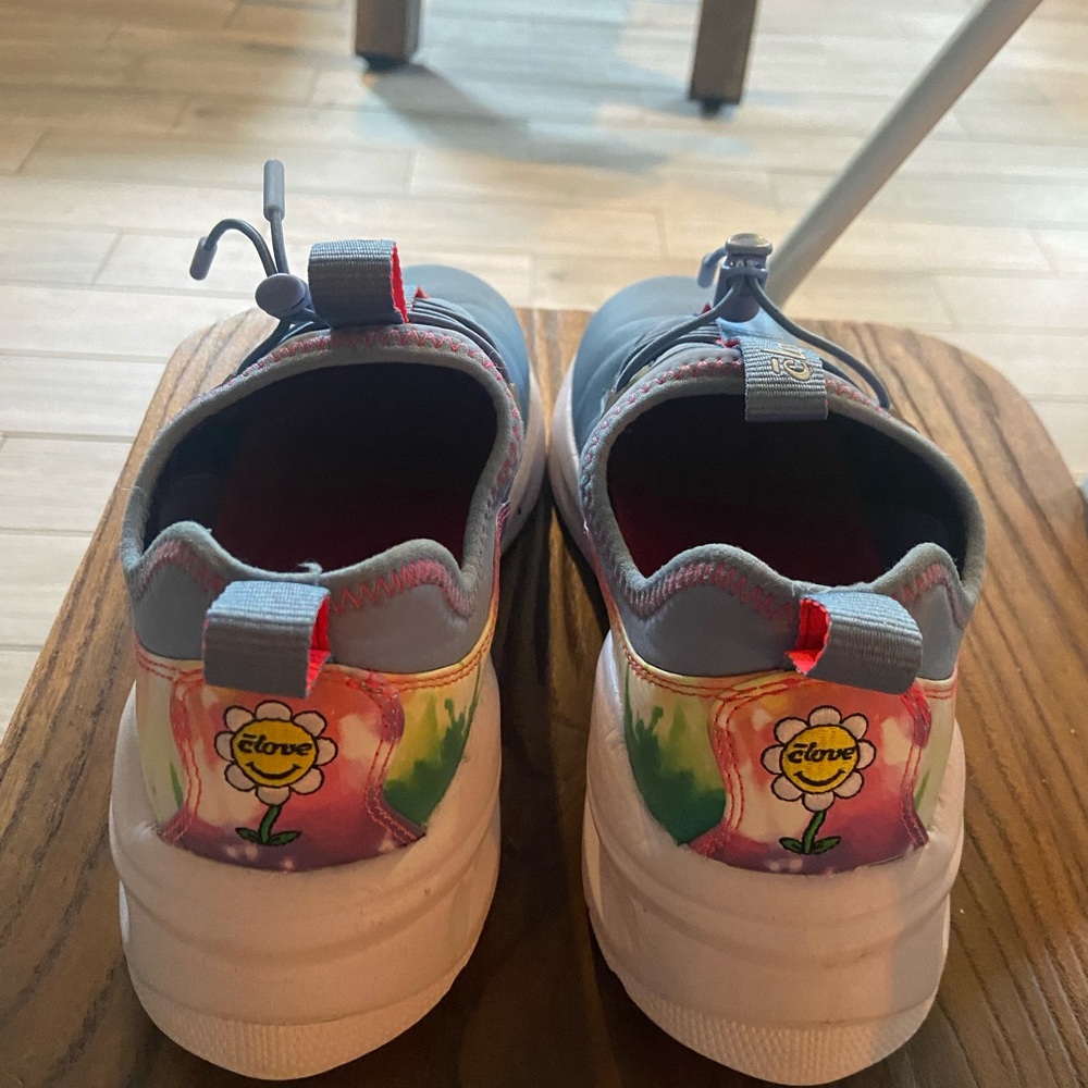 Clove sneakers for nurses/healthcare workers size 6